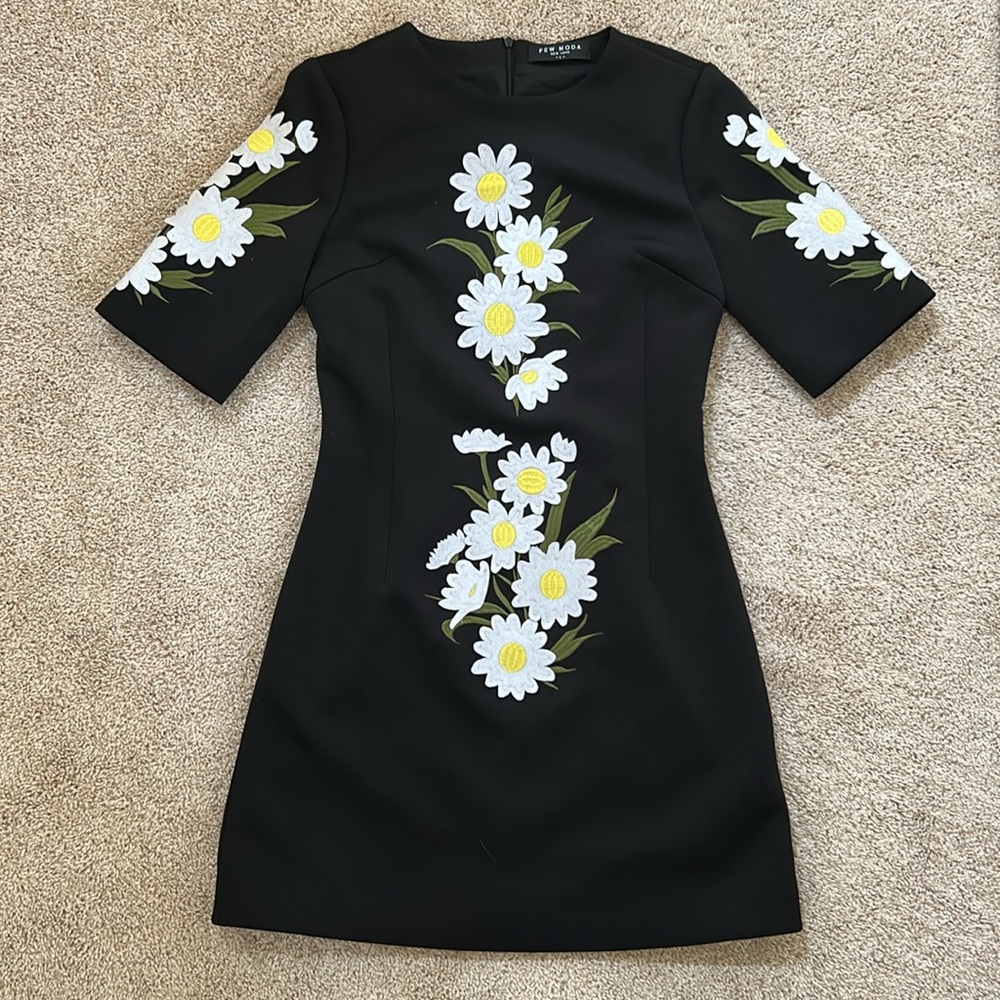 Few Moda Daisy Embroidered Dress - Picture 2 of 11